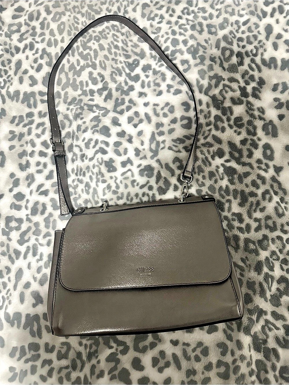 Guess Shoulder Bag in Brown